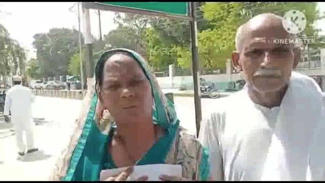 पुलिस अधीक्षक कार्यालय पर बुजुर्ग दंपत्ति ने एसपी को प्रार्थना पत्र लगाई न्याय की गुहार