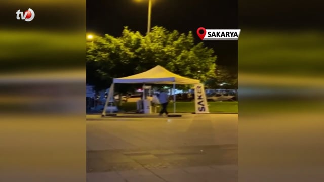 Şehrin Göbeğinde Eline Bıçağı Aldı, Ortalığı Birbirine Kattı