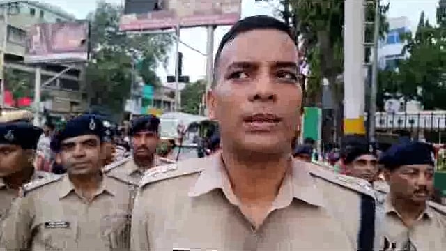 नालंदा पुलिस अधीक्षक ने फ्लैग मार्च निकाल कर दिया संदेश: सौहार्द से खिलवाड़ करने वालों के लिए पुलिस तैयार...