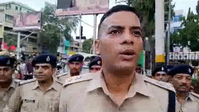 नालंदा पुलिस अधीक्षक ने फ्लैग मार्च निकाल कर दिया संदेश: सौहार्द से खिलवाड़ करने वालों के लिए पुलिस तैयार...