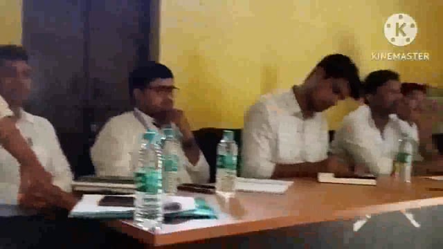 फुल्लीडुमर प्रखंड सभा भवन में आयोजित पंचायत समिति की सामान्य बैठक में कई विभाग के पदाधिकारी रहे अनुपस्थित