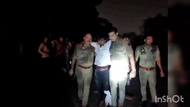 मथुरा पुलिस ने मुठभेड़ के बाद गोली लगने पर दो घायल बदमाशों को गिरफ्तार किया