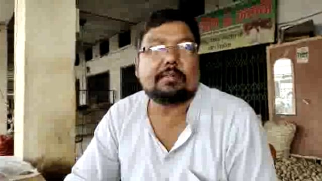 बलरामपुर: टमाटर मंहगाई से हुआ लाल सुनिए क्या कुछ कहते हैं आढ़ती।