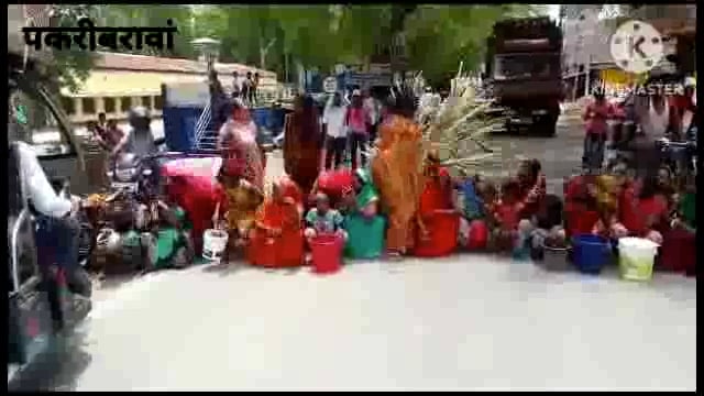नवादा (बिहार)पकरीबरावां में पानी की किल्लत को लेकर पकरी की ग्रमीणो ने किया सड़क जाम BDO की आश्वासन पर आवागमन हुआ बहाल
