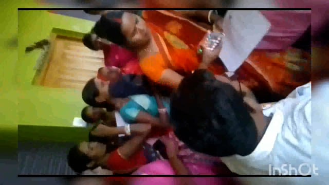 धान बीज उठाव के लिए दीदियों की लगी भीड़, दुकानदारों के छूटे पसीने