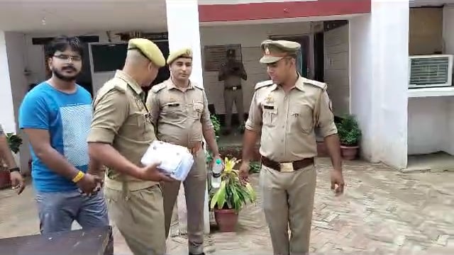 प्रतापगढ़ जिले में बैंकिंग से फर्जी चेक द्वारा लोगों के पैसे निकालने वाले गिरोह का एक और युवक भेजा गया जेल,