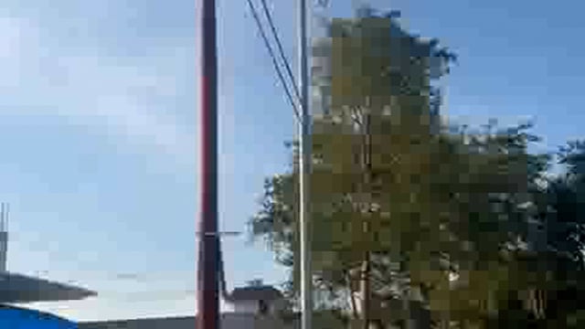 नगर पंचायत इटवा में दिन में जलती स्ट्रीट लाइट