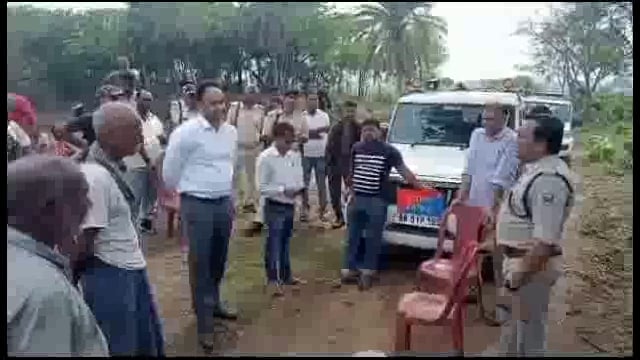 राजापुर गांव में जमीन विवाद को लेकर दोनों पक्षों ने लगाया गोलीबारी का आरोप, गांव में दहशत का माहौल