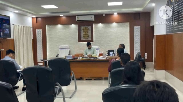 जिला पदाधिकारी ने आंगनवाड़ी केंद्र निर्माण, पंचायत सरकार भवन सहित कार्यों की समीक्षा