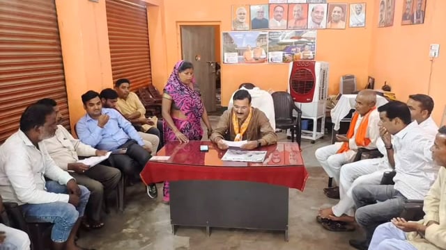 इटवा स्थित BJP कार्यालय पर पूर्व बेसिक शिक्षा मंत्री डॉ सतीश चंद्र द्विवेदी ने क्षेत्र की आई जनता जनार्दन की सुनी समस्या