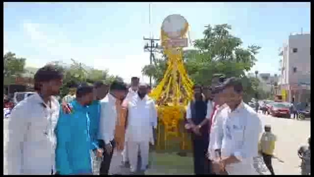 माजी मुख्यमंत्री वसंतराव नाईक यांची बंजारा समाज व सर्व पक्षीयांच्या वतीने जयंती साजरी