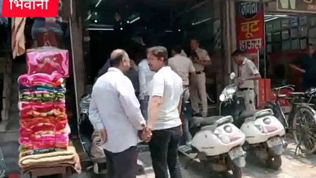 #भिवानी के बिचला बाजार के निकट एक जूते की दुकान में सेंधमारी