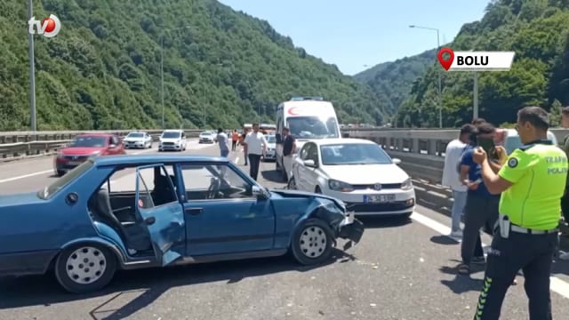 Bayram Dönüş Trafiğinde 7 Araç Birbirine Girdi