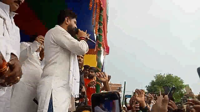 आनंद थरथरी ---थरथरी के भथहर उच्च विद्यालय में आयोजित जनसंवाद कार्यक्रम में लोजपा (रामविलास)के राष्ट्रीय अध्यक्ष चिराग पा