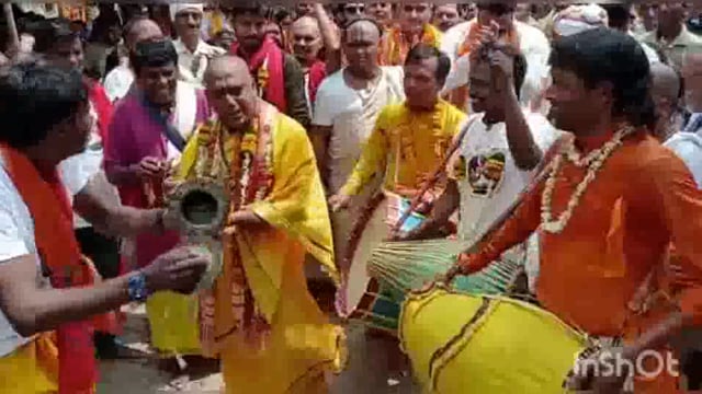 गोवर्धन में मुडिया संतो ने निकाली शोभायात्रा 500 वर्ष पुरानी परंपरा हुई जीवन्त