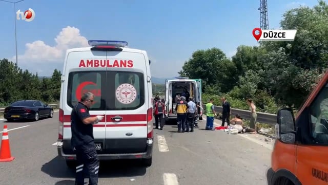 Anadolu Otoyolu'nda İki Otomobil Çarpıştı 5'i Çocuk 8 Yaralı