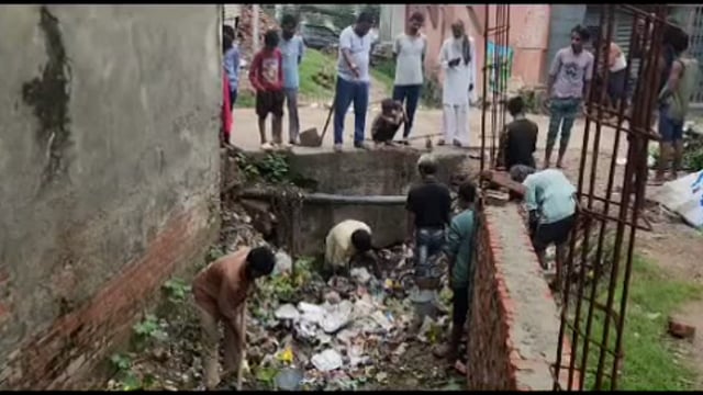 बिस्कोहर में वर्षों से जाम पड़े नाले का अध्यक्ष अजय गुप्ता ने लखनऊ से विशेष टीम बुलाकर कराई साफ-सफाई