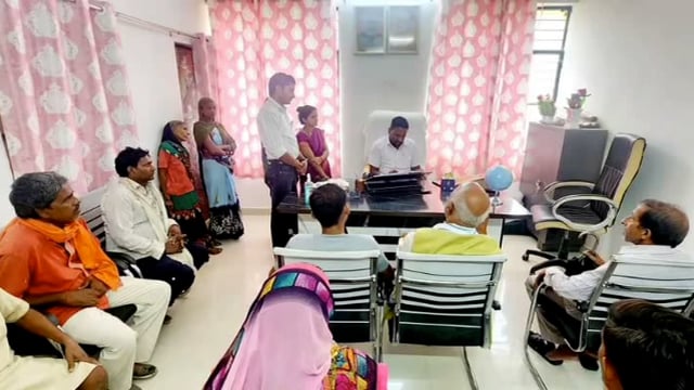 बिस्कोहर नगर पंचायत कार्यालय पर अध्यक्ष अजय गुप्ता ने नगर वासियों की सुनी समस्या