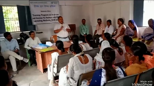 परिवार नियोजन पखवाड़ा को लेकर प्राथमिक स्वास्थ्य केंद्र में स्वास्थ्य कर्मियों के साथ की गई बैठक