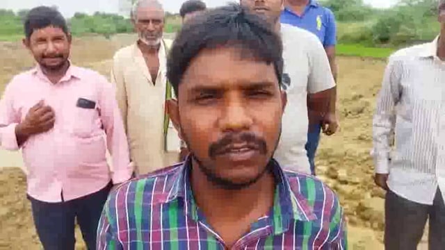 गंगा एक्सप्रेसवे मे मिट्टी डम्पिंग ठेकेदार की मनमानी, भूमिधरी गाटा को बनाया मौत का तालाब, गाँव मे जगह जगह खोदा मौत का सागर
लालगंज के नौढ़िया ग्राम