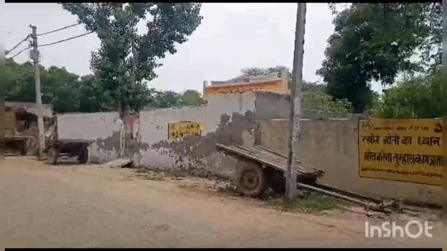 स्वास्थ्य विभाग संचारी रोग को लेकर विशेष साफ-सफाई पर ध्यान दे रहा  लेकिन होस्पिटल के समीप ही लगे हैं  गंदगी के अंबार