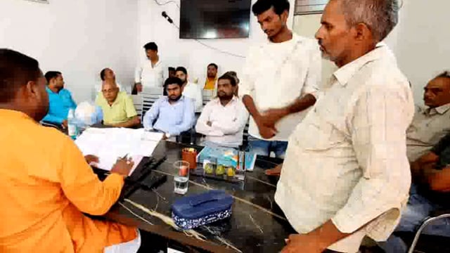 नगर को स्वच्छ एवं सुंदर बनाने के लिए अध्यक्ष अजय गुप्ता ने नगर वासियों के साथ की बैठक