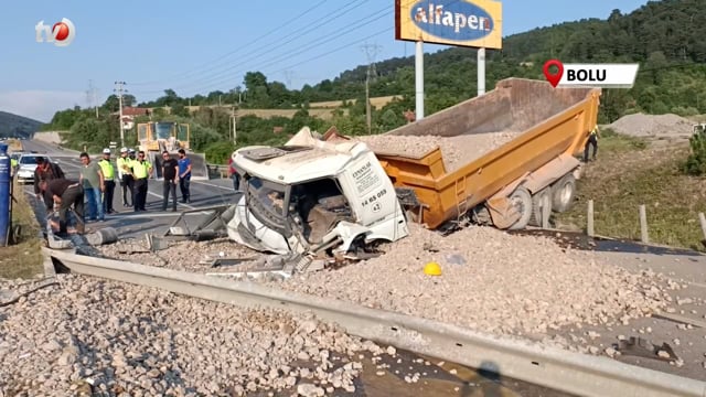 Freni Patlayan Taş Yüklü Kamyon D-100 Karayoluna Uçtu