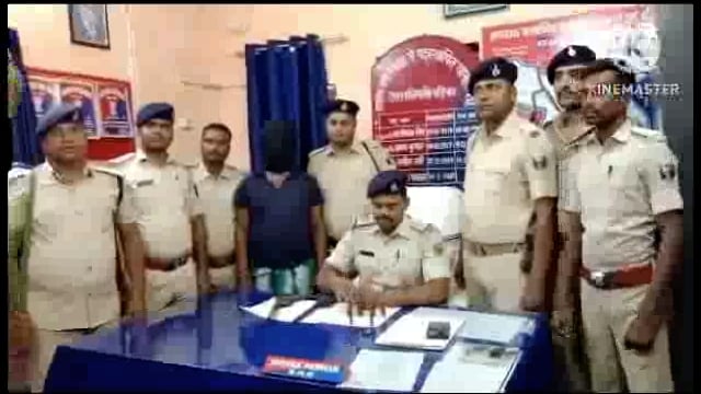 बांका पुलिस ने 2 देशी कट्टा एवं 6 जिंदा कारतूस के साथ कुख्यात अपराधी को किया गिरफ्तार 