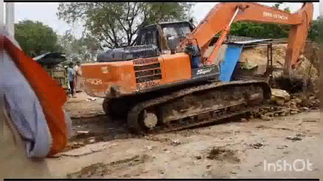 तरौली जनूबी में अमृत सरोवर की जमीन से प्रशासन ने हटवाया अवैध कब्जा