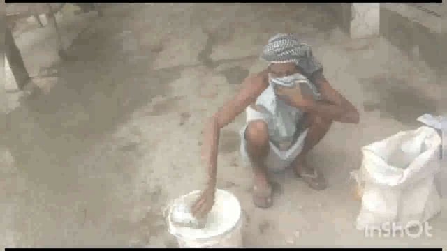 फरह के कुरकंधा गांव में कराया गया कीटनाशक दवा का छिड़काव