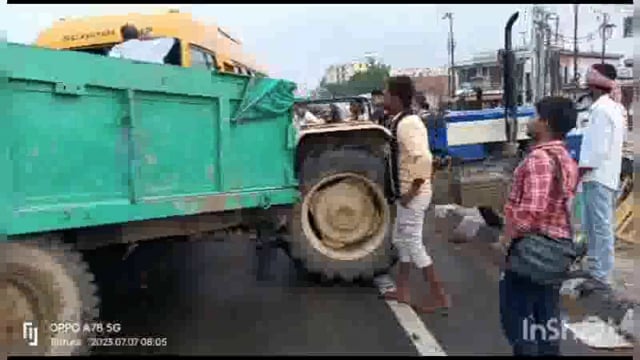 थाना हाईवे क्षेत्र के अंतर्गत नवादा चौराहे पर हुआ स्कूली बस और ट्रैक्टर में एक्सीडेंट बस चालक की भी मौत