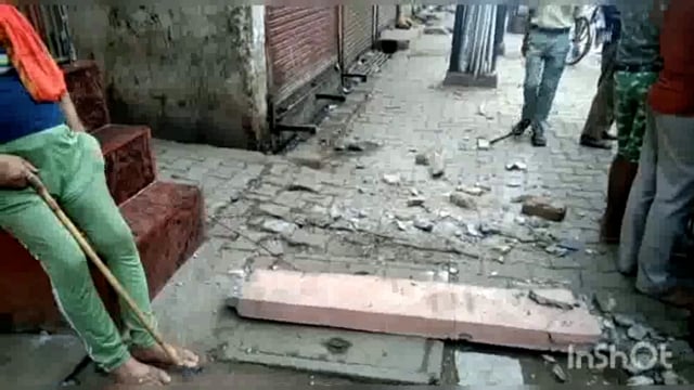 भरभरा कर गिरा  सरदल बाल बाल बच्चे लोग बड़ी घटना होने से टली