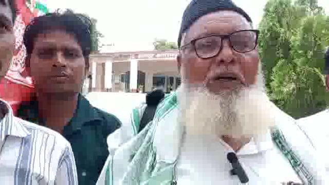 बलरामपुर: भारतीय कम्युनिस्ट पार्टी के पदाधिकारियों व कार्यकर्ताओं ने राज्यपाल को संबोधित ज्ञापन डीएम को सौंपा