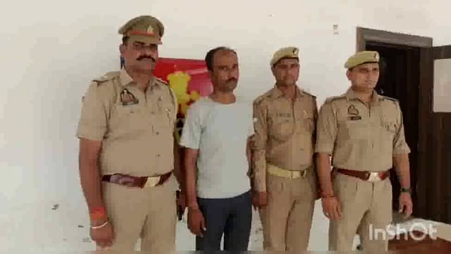 हत्या और डकैती के मुकदमों में 22 वर्ष से फरार चल रहे ₹25000 के इनामी अभियुक्त को फरह थाना  पुलिस ने किया गिरफ्तार