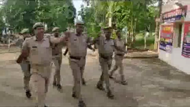 थाना त्रिलोकपुर में थाना अध्यक्ष सूर्य प्रकाश सिंह ने साप्ताहिक शुक्रवार परेड की ली सलामी