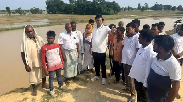 लखना पार बैदोला बांध पर हो रहे कटान का विधायक विनय वर्मा ने किया निरीक्षण