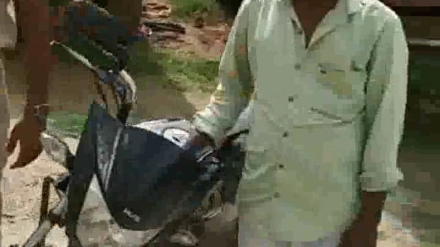 पुलिस ने 126 लीटर महुआ शराब के साथ तीन मोटरसाइकिल समेत तीन धंधेबाज को किया गया गिरफ्तार