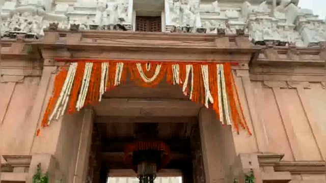 भव्य फूल बंगला में विराजे भगवान गोदारंगमन्नार