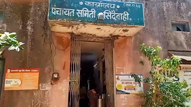 सिंदेवाही लोनवाही नगरपंचायत परिसरात वाघाचा धुमाकूळ,नागरिकांची वाघाच्या बंदोबस्त करण्याची मागणी. 