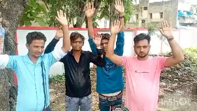 किताबों पर अलग से अधिक मूल्य चिपकाकर किताब  बेचने व मदरसे मे हाई कमिशन लेने को लेकर हुई तकरार मामला पहुंचा थाने