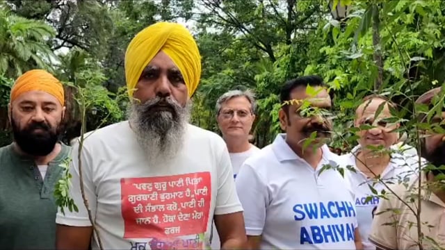 विधायक कुंवर विजय परताप सिंह अमृतसर कम्पनी बाग में बृख्शरोपण 