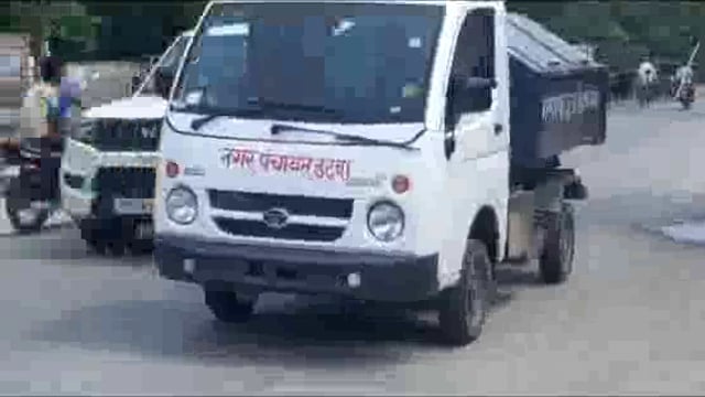 साप्ताहिक बंदी का पालन ना करने वाले पर होगी कार्रवाई इटवा में वाहन के माध्यम से EO राजन कुमार गुप्ता ने दी जानकारी