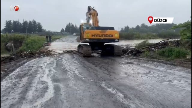 Yıkılmasın Diye Uzun Uğraş Verilen Geçici Köprü Borular Sürüklenince Yıkıldı