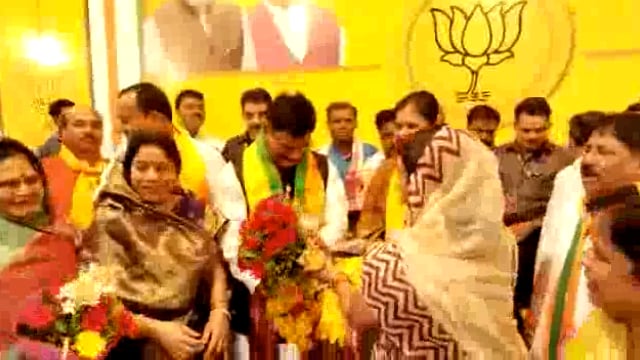 गंजबासौदा विधानसभा क्षेत्र से प्रमुख दावेदार भी माने जा रहे हैं राजेश तिवारी।अब देखना है पार्टी का क्या निर्णय होता है।