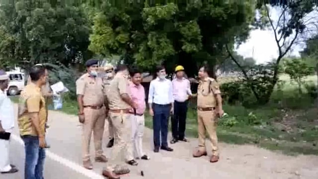 भीषण सड़क हादसा, मौके पर पहुँचे डीएम, मृतक के परिवार के प्रति जतायी संवेदना, मृतक के परिवार को दो लाख,घायलो को पचास हजार