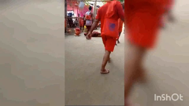 धरती पर लपेटकर भी श्रद्धालु चले बाबा नगरी,श्रद्धालुओं में बड़ी मनोबल