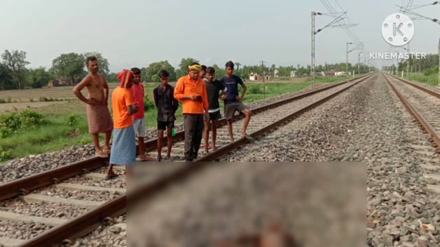 बघौली गांव के समीप नग्न अवस्था में रेलवे ट्रैक के किनारे 20 वर्षीय अज्ञात युवक का शव मिलने से मची सनसनी