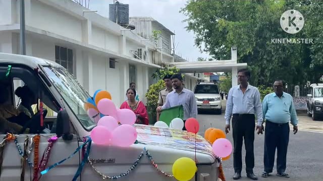 शत प्रतिशत छात्र छात्राओं का विद्यालय में नामांकन हेतू नामांकन रथ रवाना