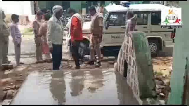 महावन थाना क्षेत्र में मनोहरपुर मार्ग पर बनी मजार को अराजकताओं ने किया क्षत्रिग्रस्त, पुलिस ने लिया हिरासत मे।