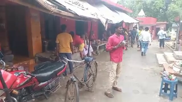 वजीरगंज के बाल्हाराई स्थित बालेश्वर नाथ मदिर पर शुरू हुआ सावन मेला, जलाभिषेक को भारी संख्या मे पहुंच रहे शिवभक्त 